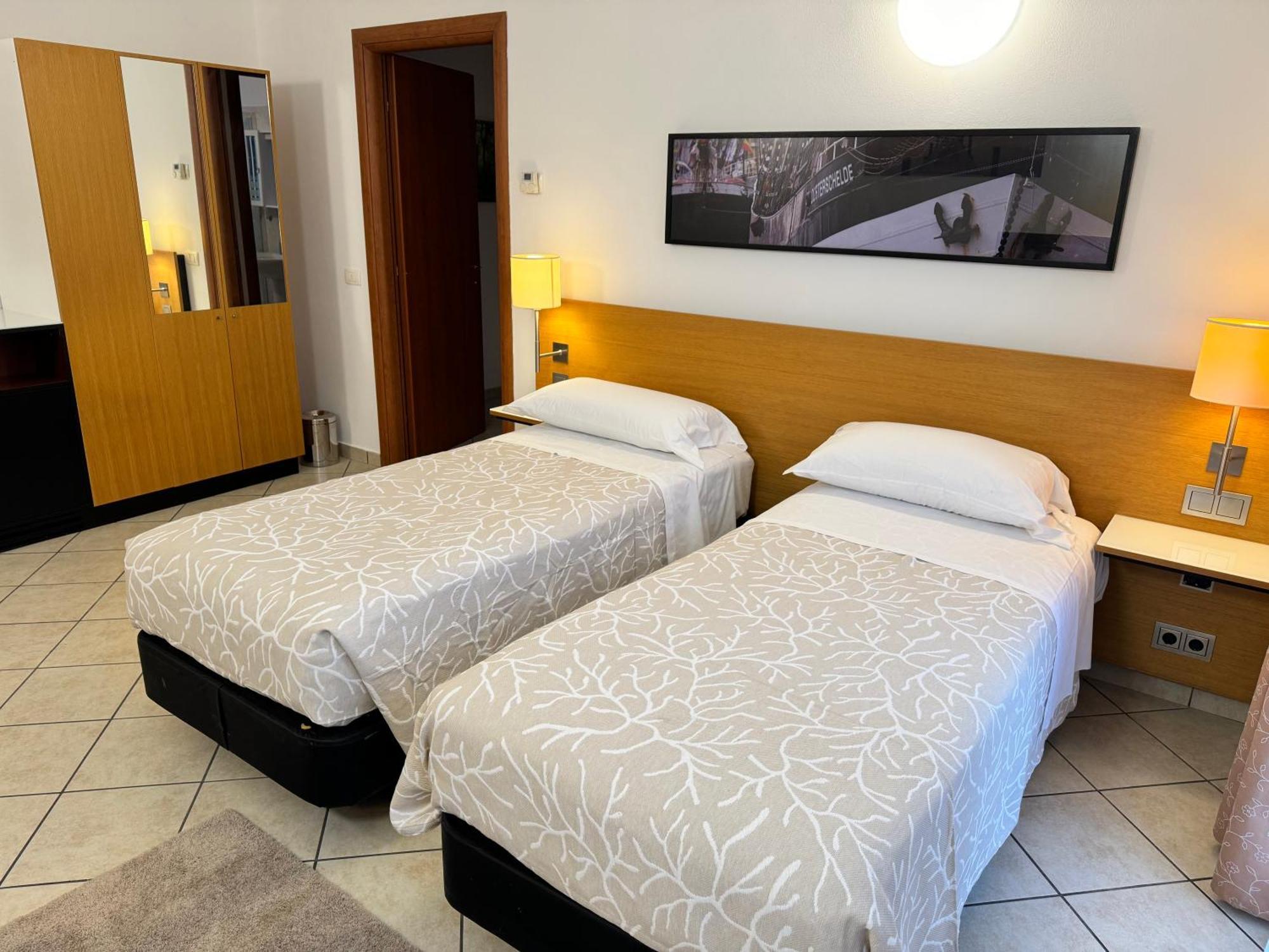 Residence Malpensa Сомма-Ломбардо Экстерьер фото