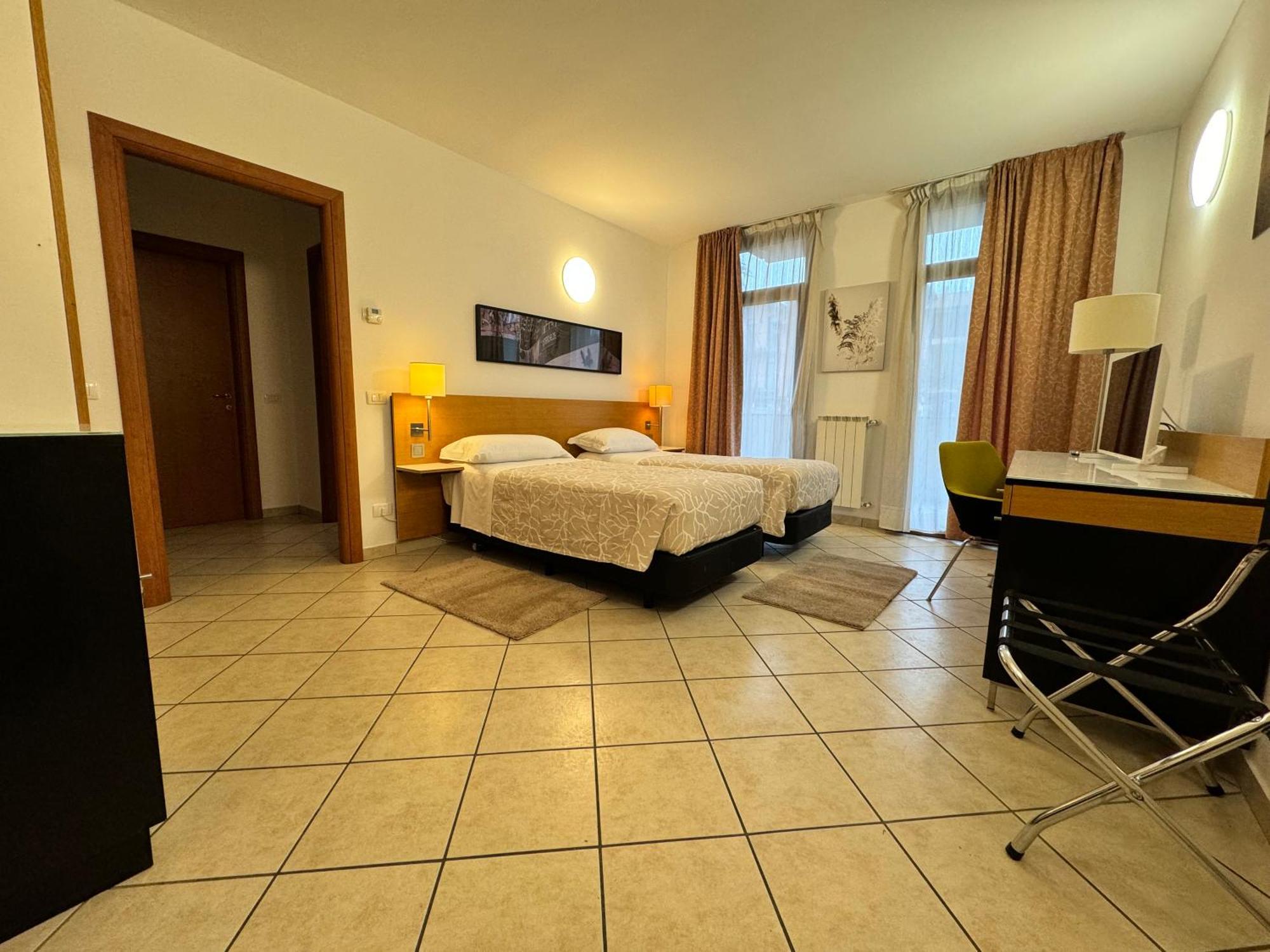 Residence Malpensa Сомма-Ломбардо Экстерьер фото